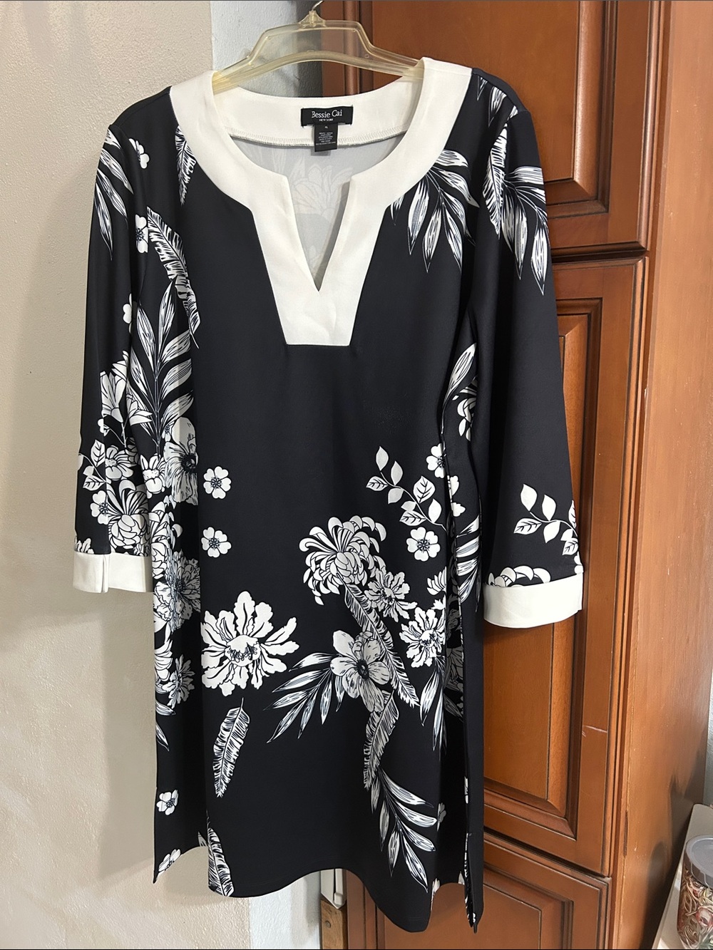 Black & White Floral V-Neck Tunic